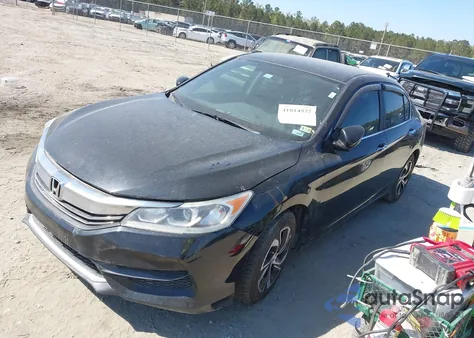 2017 Honda Accord Lx z USA, uszkodzony, nr VIN 1HGCR2F3XHA193703